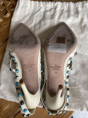 Valentino Garavani cream rockstud leather pointed toe heels size UK6/US8