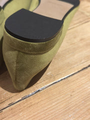 Contigo green velvet pointy toe flat shoes size UK6/US8