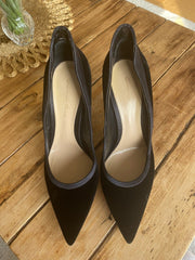 Gianvito Rossi black velvet pointed toe heels size UK7/US9